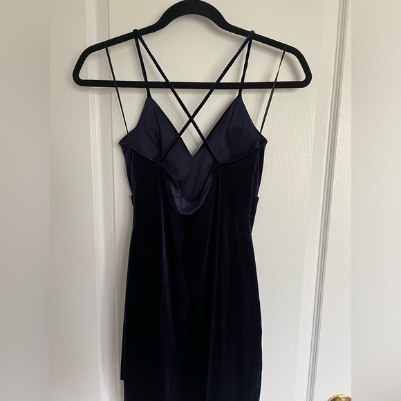 ENVY+GRACE NAVY BLUE VELVET MINI DRESS WITH CRISSCROSS OPEN BACK DESIGN - Picture 4 of 5